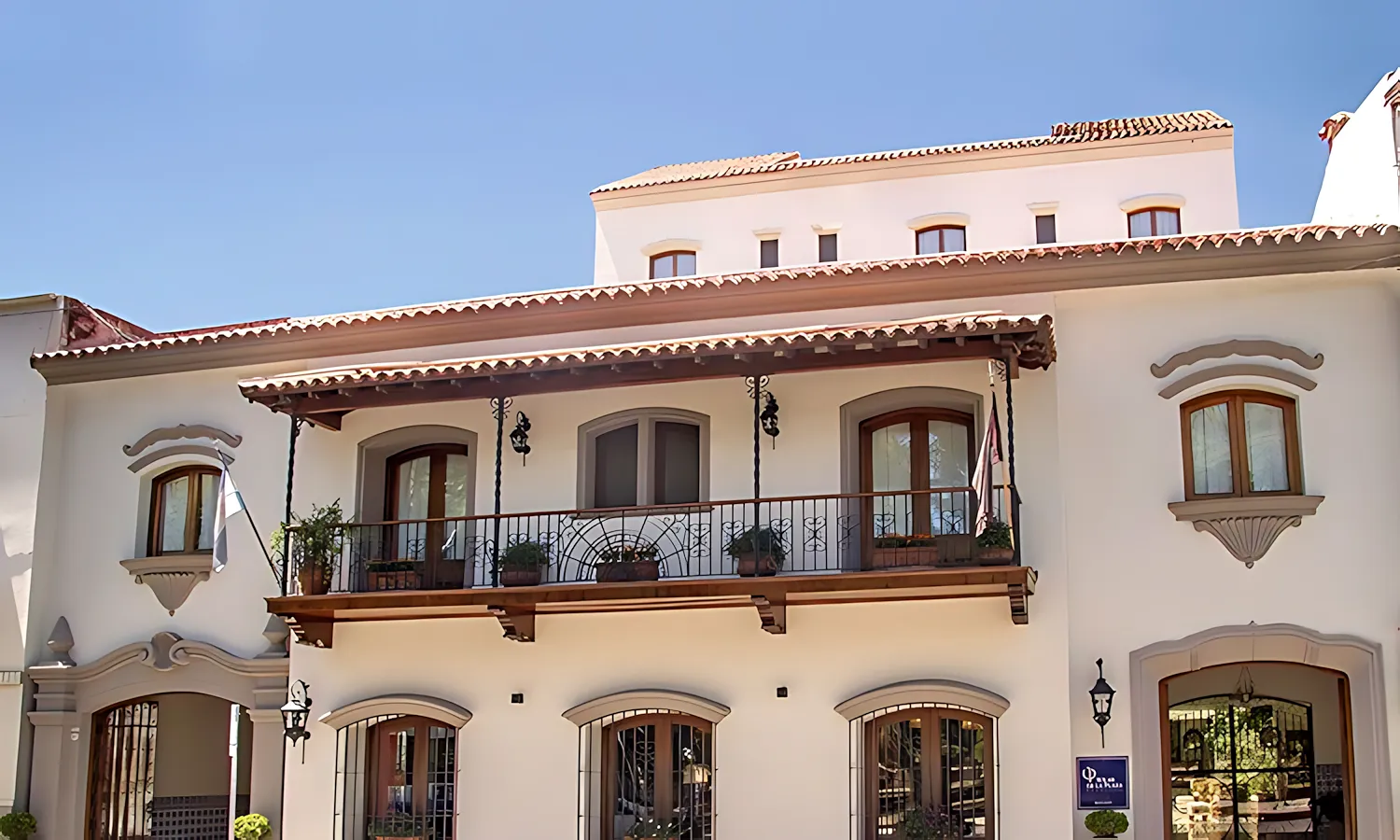 37 facade of hotel solar de la plaza