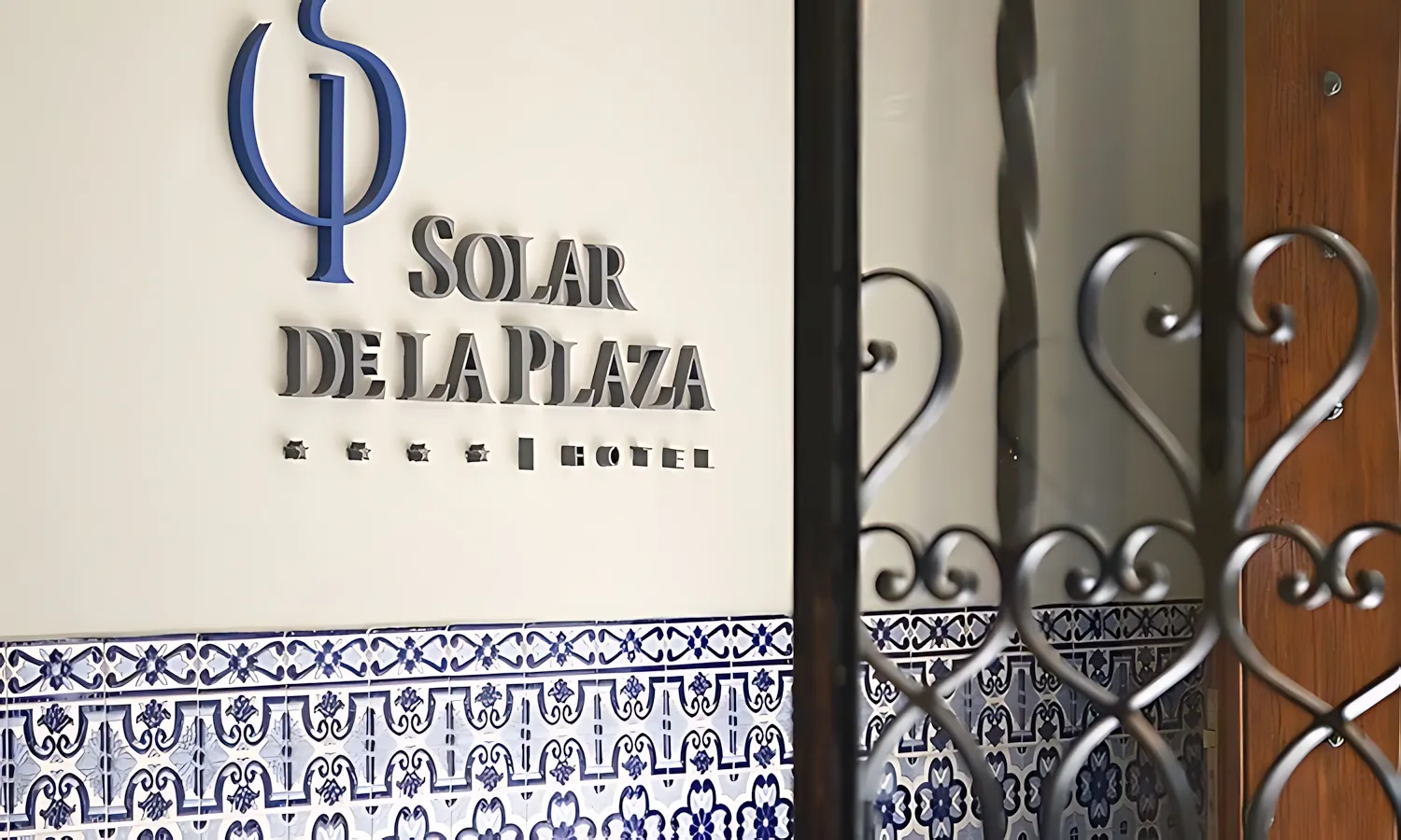 38-zaguan-of-hotel-solar-de-la-plaza 38 zaguan of hotel solar de la plaza