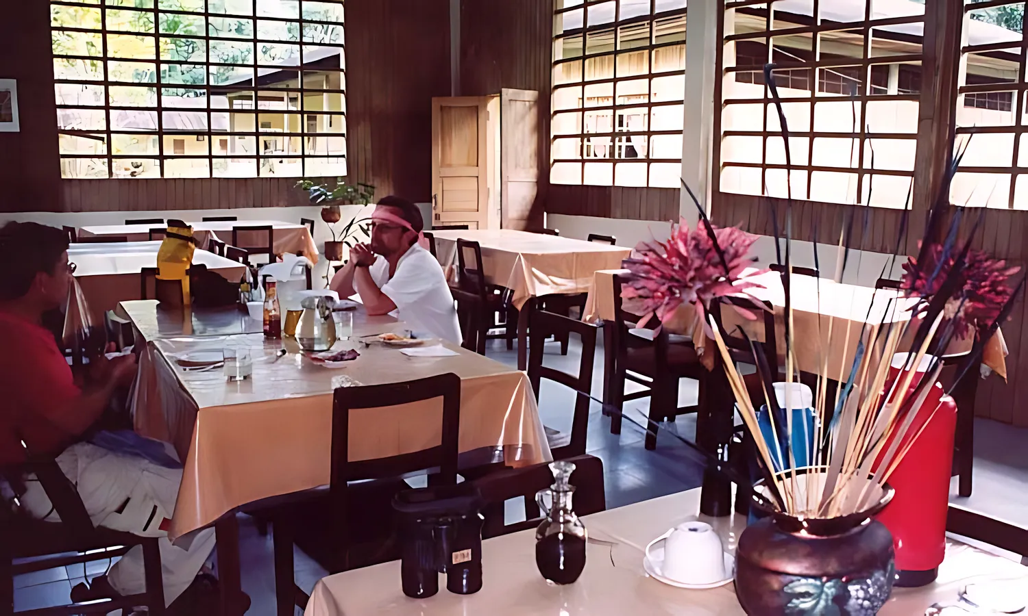amazonialodge-openairdining_lg amazonialodge openairdining lg