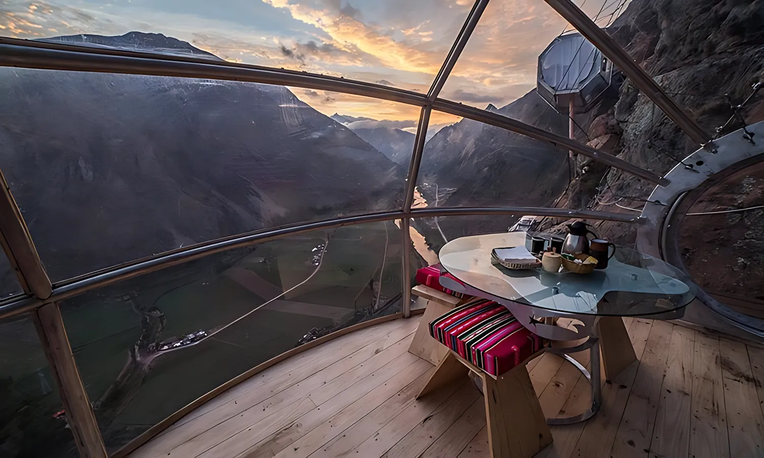 dinning-room-skylodge5-1024×683 dinning room skylodge5 1024x683 1