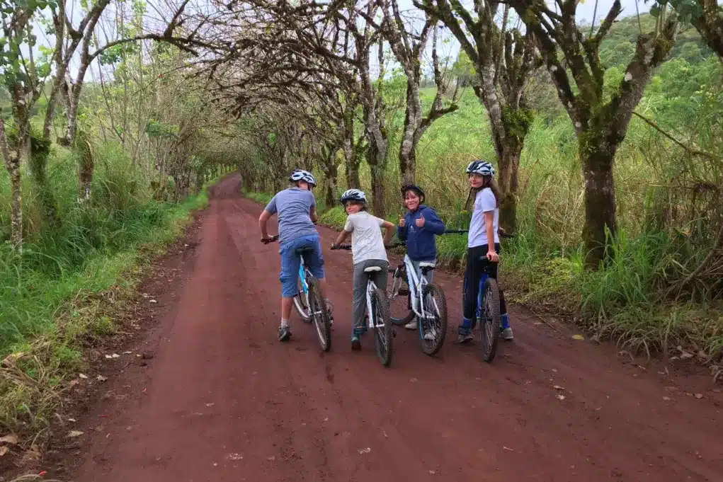 galagagos-family-biking galagagos family biking