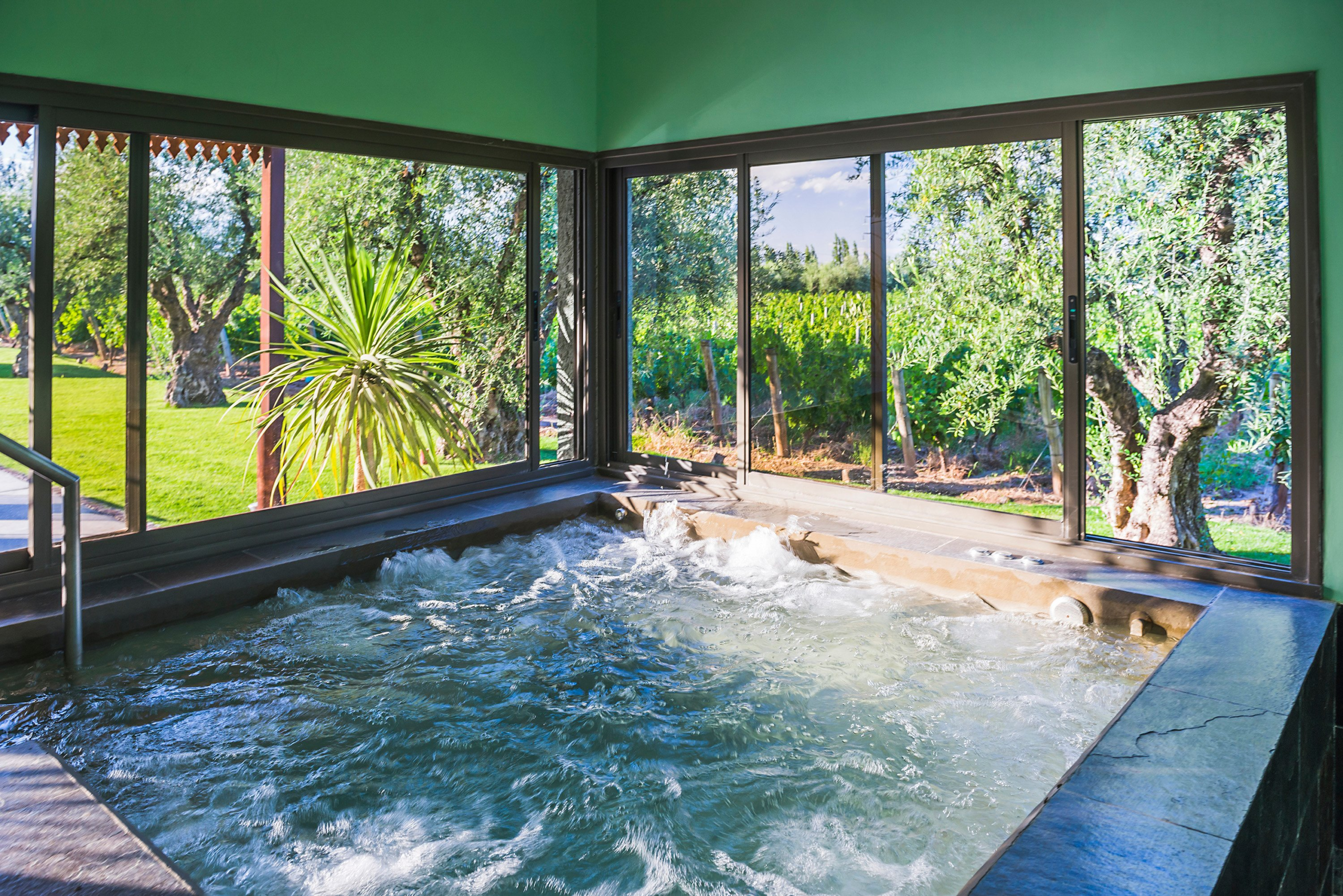 jacuzzi-with-a-view.webp jacuzzi with a view scaled