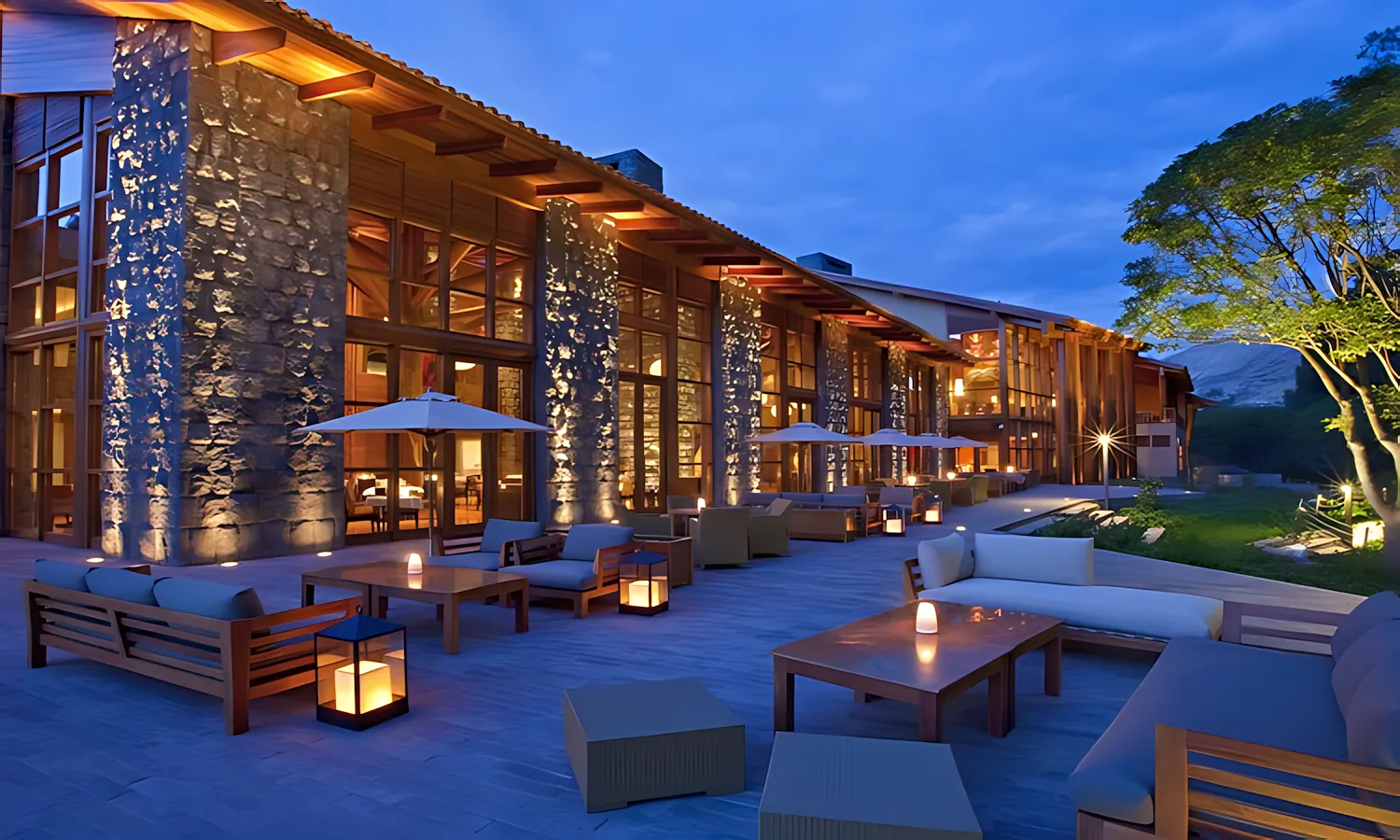 lux3285re 93897 restaurant terrace