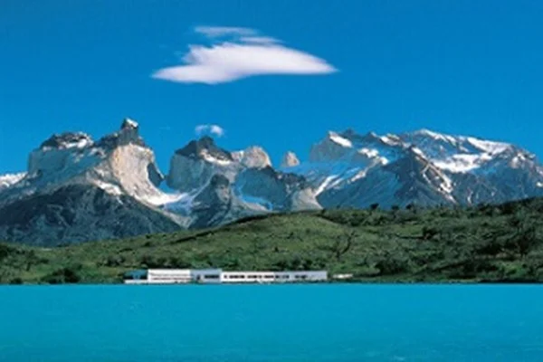 patagonia explora lodge across lake web
